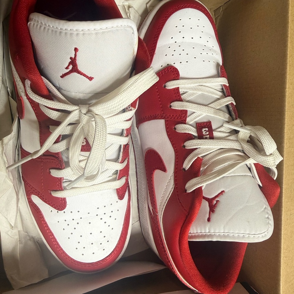 Nike Low Top Sneakers - White and Red